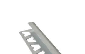 Profilé d'angle extérieur PVC pour carrelage, finition ajourée type "fish hook".