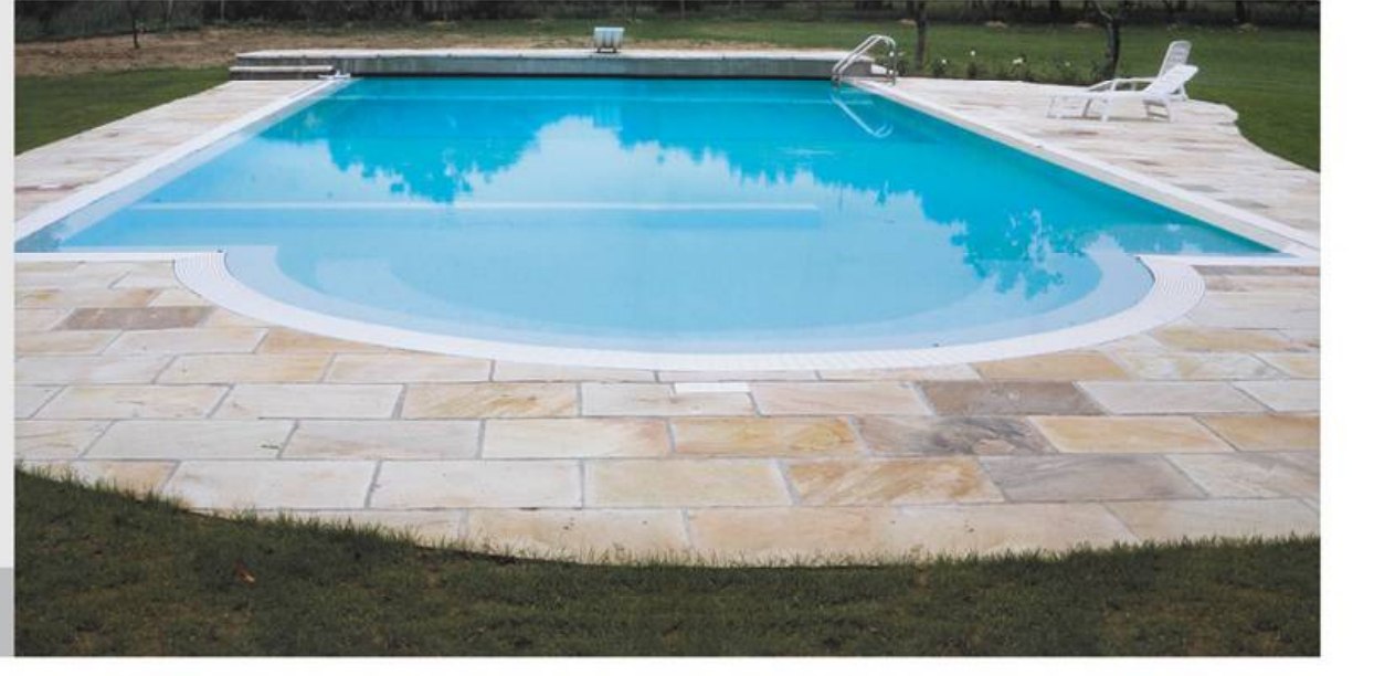 Margelle de piscine en grès indien, dalles multi-teintes sur mesure.